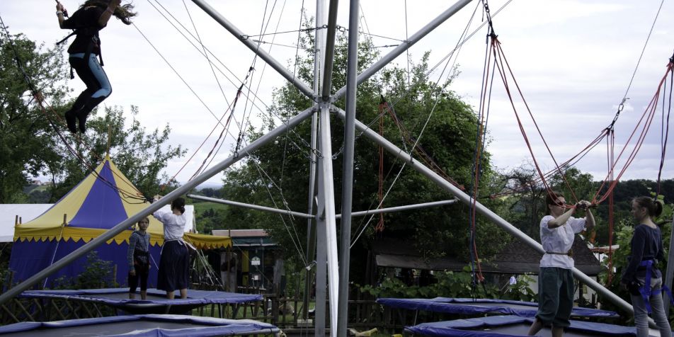 Bungee Trampolin 
- 
Naturbursch Training Riegersburg - Teamtraining, Kletterkurse, Hochseilgarten